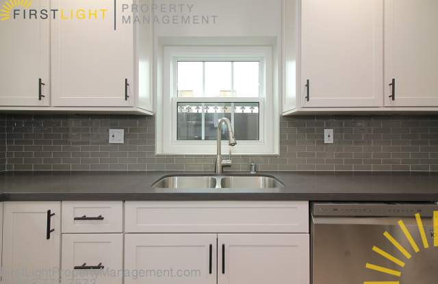 131-133 N. Kings Road - 131  1/2 Gallery 3