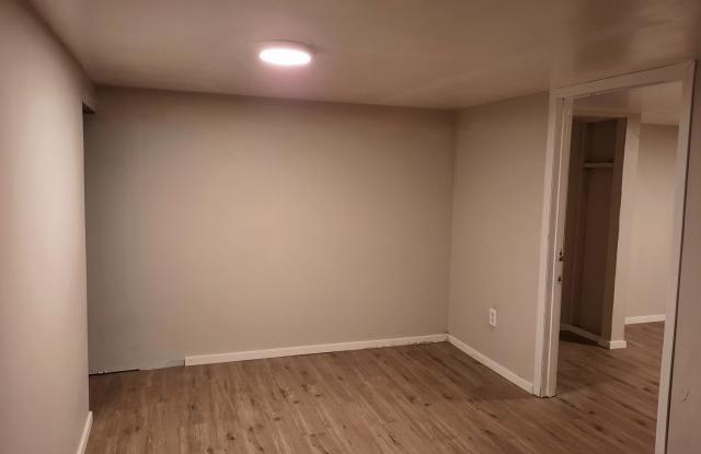 $1195 - 3 bedroom/ 2 bathroom plus bonus room - Single Family Home directly across from Linwood Park and Linwood Elementary photos photos