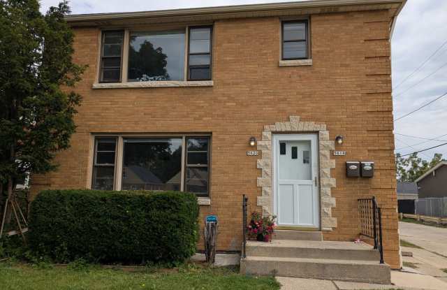 5618n27M photos photos