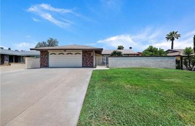 2bd/2ba + built in office -  Riverside, CA! Gallery 1