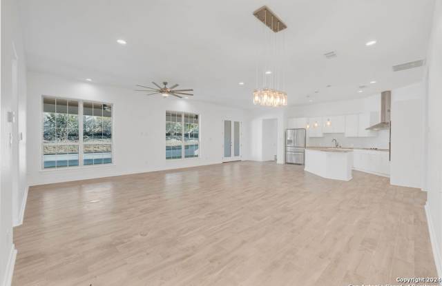 1303 Summerfield Gallery 4