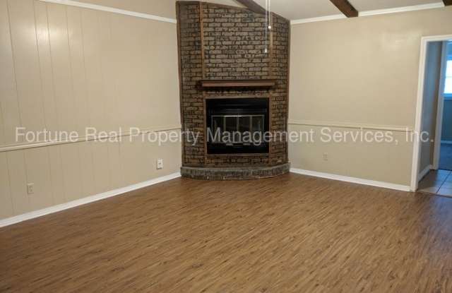 405 Oak Ridge Place Gallery 2