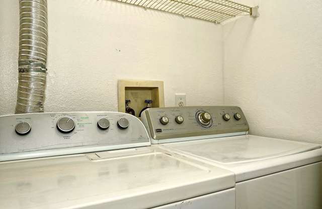 Beautifully Updated and Spacious 1 Bedroom 1 Bathroom condo Available Now photos photos