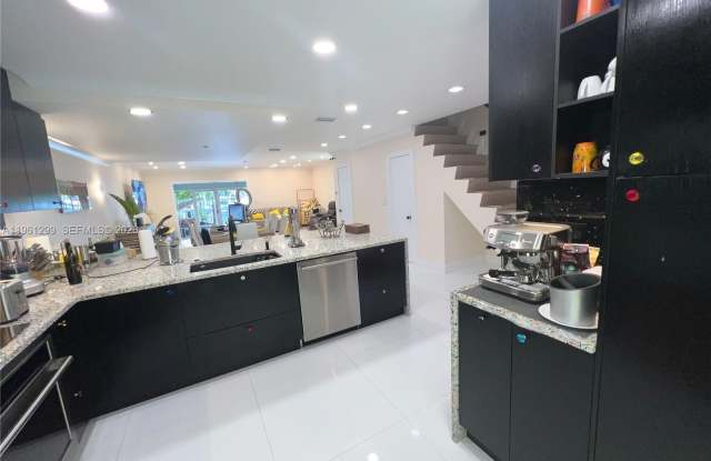 3756 NE 167th St photos photos