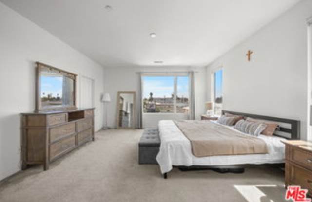 10712 Parrot Avenue photos photos