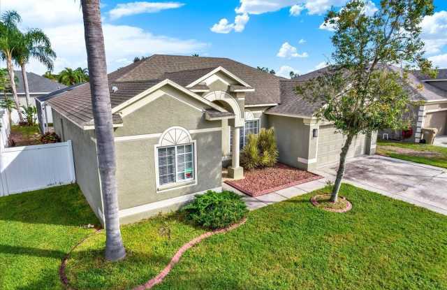 1605 AMARYLLIS Court Gallery 3