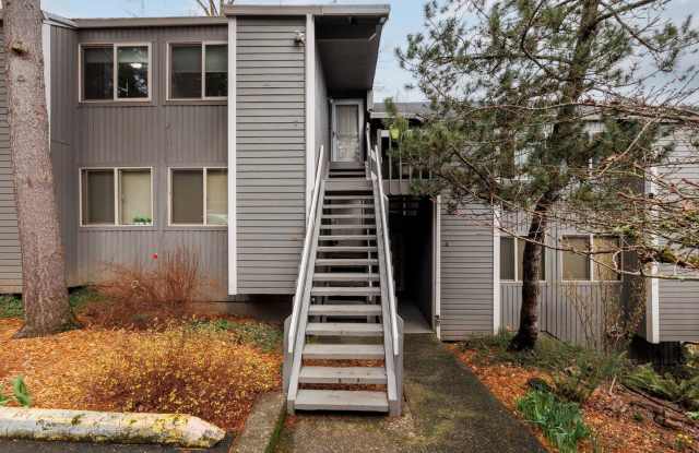 Beautiful 3 bedroom unit near in Lake Oswego- Comes with gym membership! photos photos