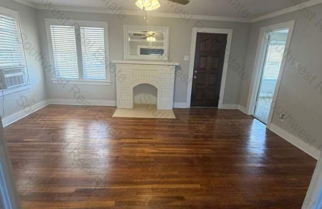 Charming historic 2 bedroom 1 bathroom house Gallery 4
