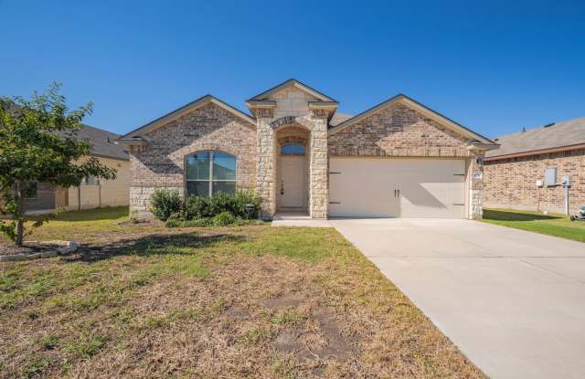 Spacious 3 Bedroom, 2 Bath Home in Jarrell w/ Easy Access to IH-35 - 129 Plata Lane, Williamson County, TX 76537
