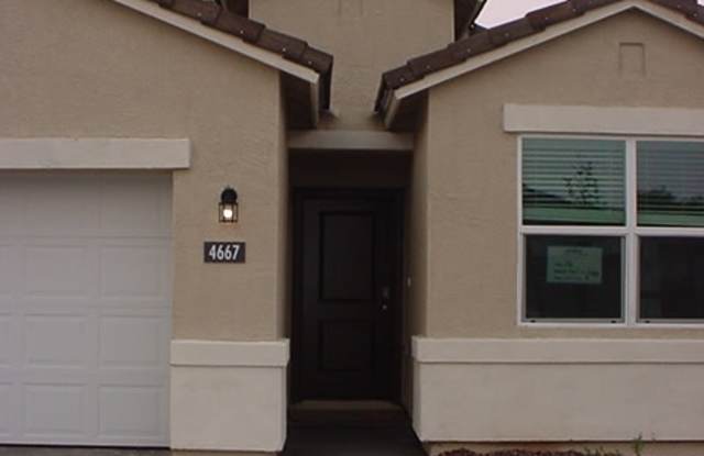 4667 West Nutmeg Avenue Gallery 2
