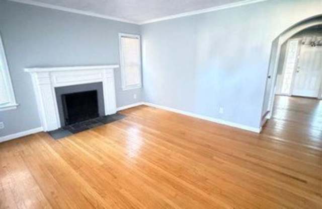 17550 Shaftsbury Avenue Gallery 2