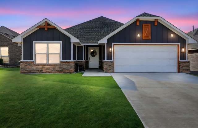 Beautiful home located in Rollings!!! - 4304 Southwest Brandon Lane, Lawton, OK 73505