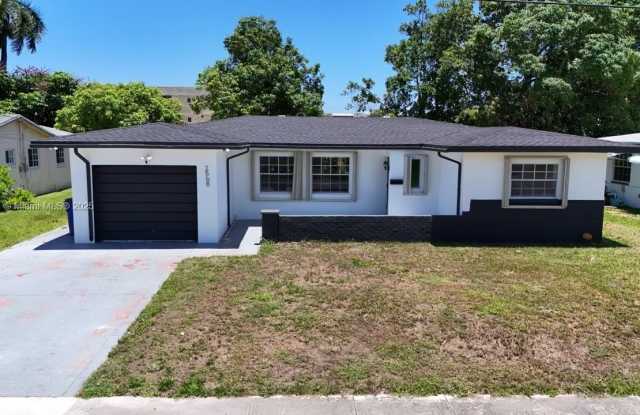2568 NW 34th Ter photos photos
