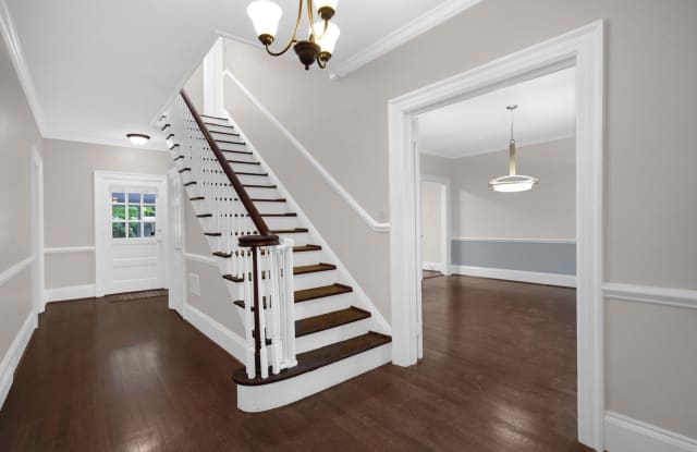 Gorgeous 3 Bed 2.5 Bath Historic Haymount Home Gallery 4