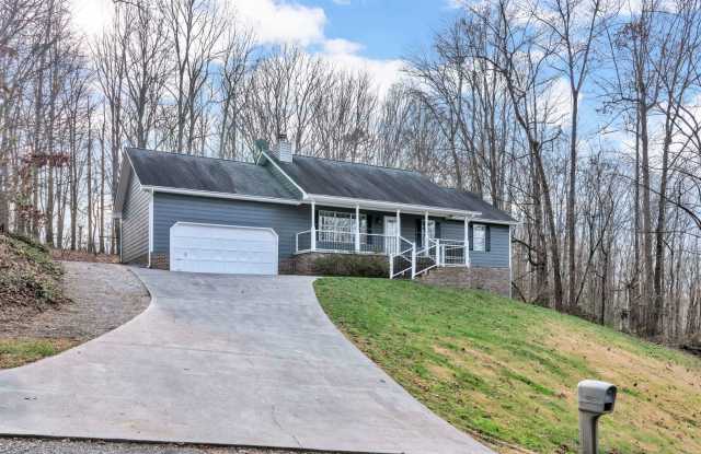 Clinton 37716 - 3 bedroom, 2 bath home - Call Sharon Arnwine 865-313-7215 Gallery 1