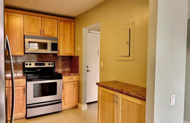 2731 Taft St photos photos