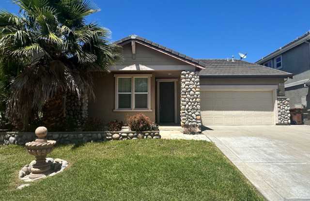 Beautiful 3 Bed, 2 Bath in Brentwood photos photos
