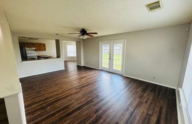 Spacious 3-Bed 2.5-Bath w/Bonus Room on the Northeast Side (inside 1604) Gallery 4