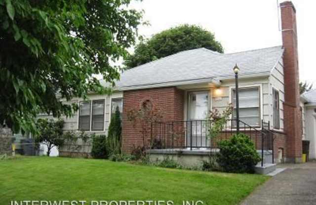 2541 SE 75TH AVE - 2541 Southeast 75th Avenue, Portland, OR 97206