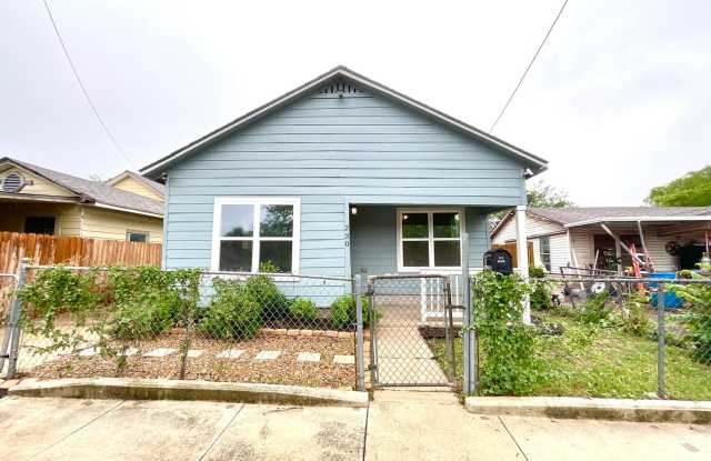 Move-In Ready 3BD/2BA – Laminate Floors, Fenced Yard & Prime Location! ACCEPTS SECTION 8 Gallery 3