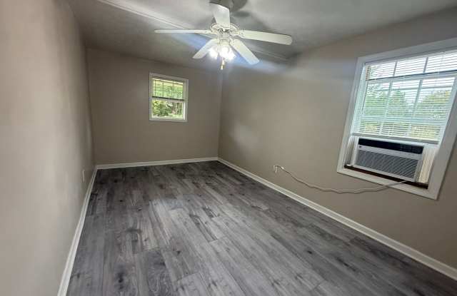 1 Bedroom, 1 Bathroom House with Bonus Room! Gallery 4