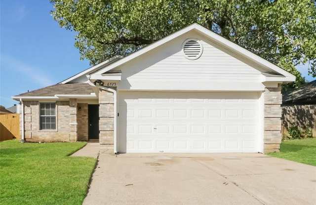 6725 Woodsmoke Way - 6725 Woodsmoke Way, Fort Worth, TX 76137