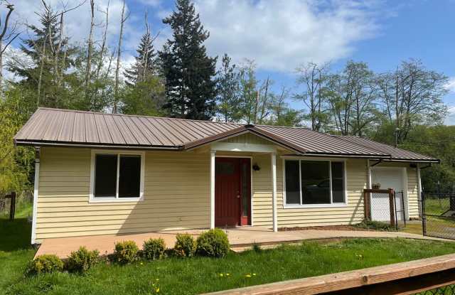 Private Langley Home Only Minutes From Downtown! photos photos