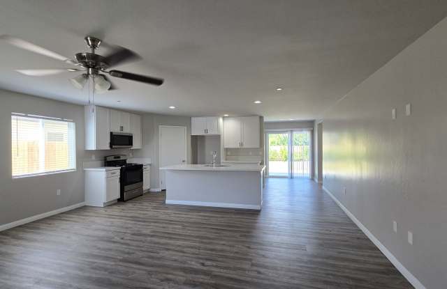 1837 Walnut Drive - House in Arvin, CA. Gallery 3