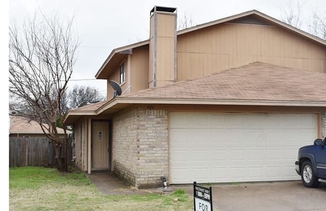 521 S Las Vegas Trl - 521 North Las Vegas Trail, White Settlement, TX 76108