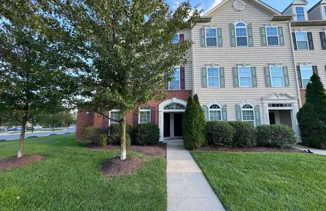 Gorgeous 2 Bed 2 Bath End-Unit Townhome In Vibrant Arcola Town Center Condo - 24648 Hutchinson Farm Drive, Arcola, VA 20166