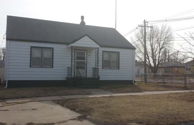 2 Bedroom, 1 Bathroom House with Carport - 301 East 7th Street, Hoisington, KS 67544