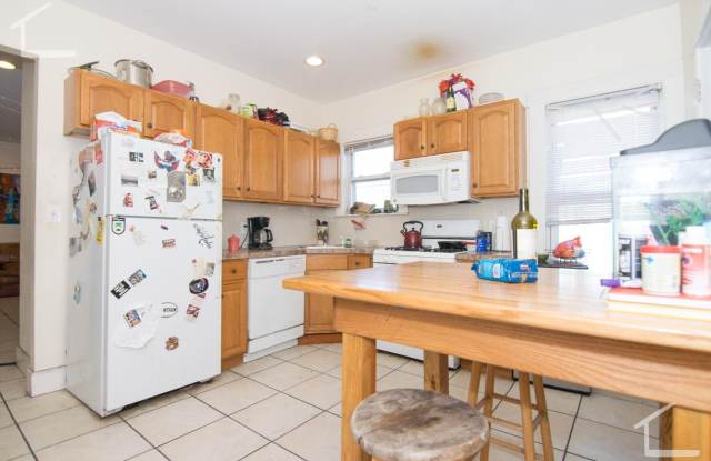HOT 6 BED IN ALLSTON!!! photos photos