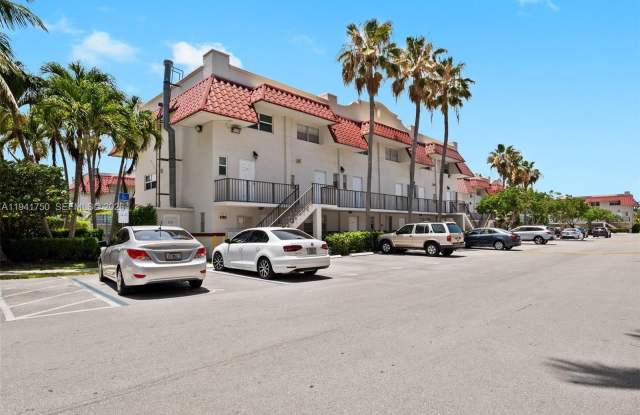 6703 N Kendall Dr photos photos