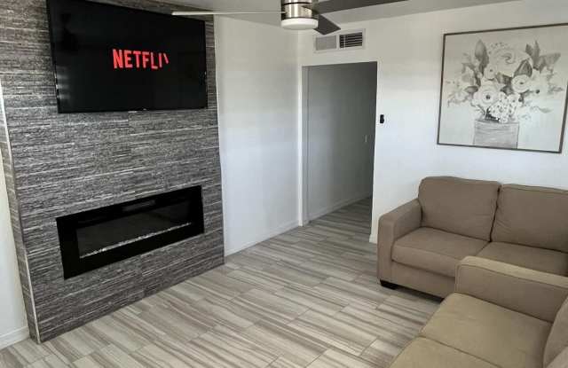 4317 E Yandell Drive Gallery 3