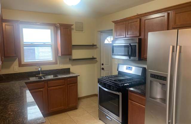 Great 3 bedroom 2 Bath house!! - 5120 North Washburn Avenue, Minneapolis, MN 55430