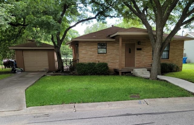 131 Travis St - 131 Travis Street, Kerrville, TX 78028