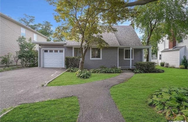 27 Lindbergh Street - 27 Lindbergh Street, Garden City, NY 11530
