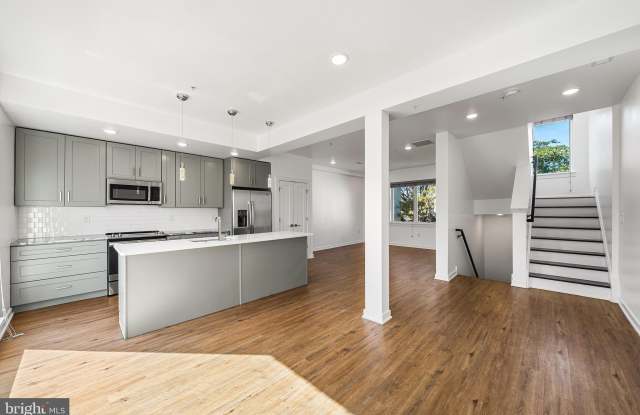 331-33 E GIRARD Avenue Gallery 4