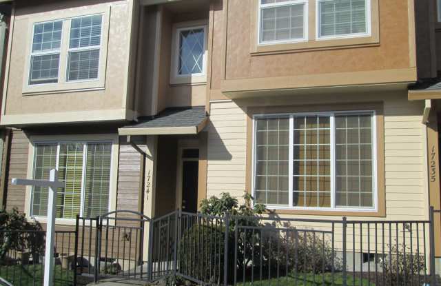Charming 3 Bedroom | 2.5 Bathroom Townhome | Arbor Station Community | HOA Clubhouse | Pool | High-Speed Internet Included photos photos