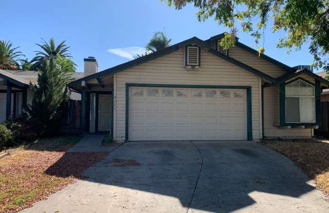 Love where you live - 2 weeks free rent! Beautiful home in Turlock - 2111 Joynichole Drive, Turlock, CA 95382