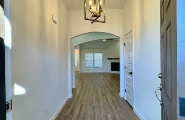 2250 Hunters Dr Gallery 3