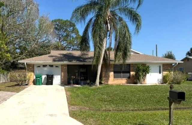 2055 SW Cranberry Street photos photos