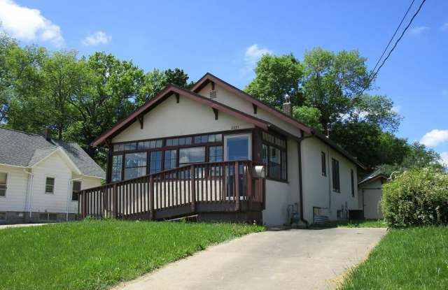 2221 Main St. Cedar Falls photos photos