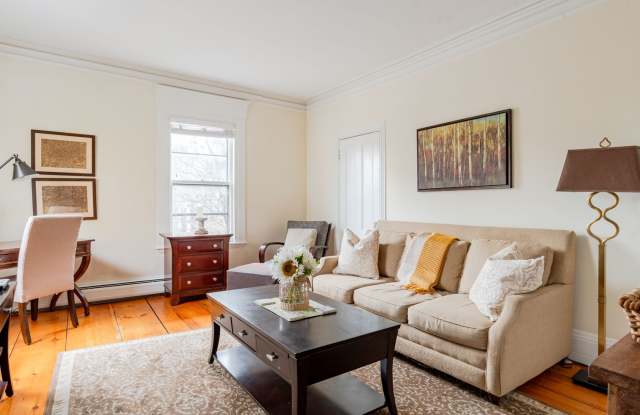 **PROMO** LOVELY 1BR/1BA WEST END - FULLY FURNISHED  Includes ALL Utilities, Parking + Laundry - 270 Brackett Street, Portland, ME 04102