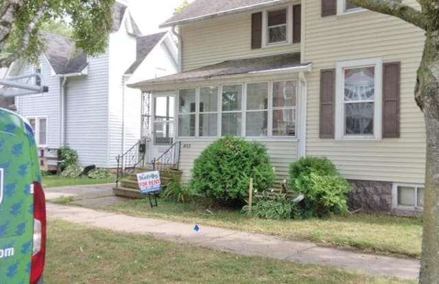 823 1/2 West Lorain Street (upper) photos photos
