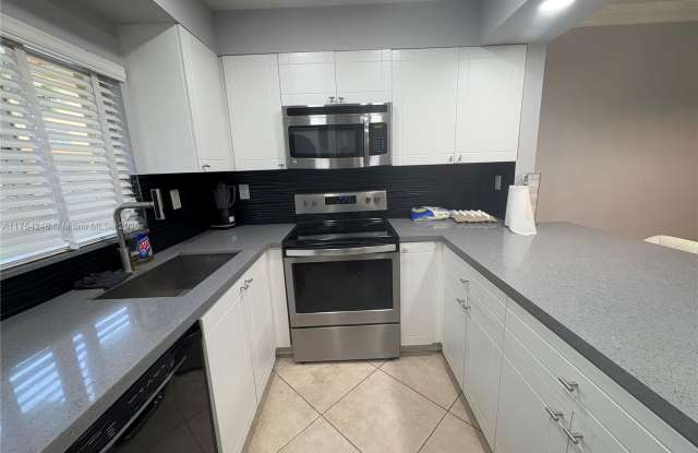 14911 SW 82nd Ter - 14911 Southwest 82nd Terrace, Kendall West, FL 33193