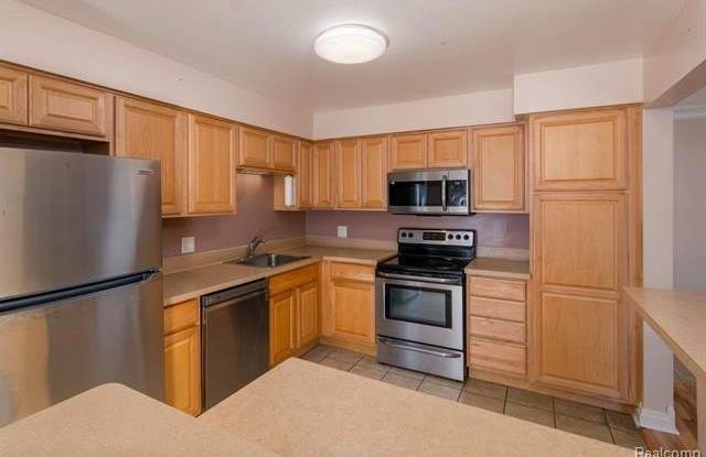 6115 ORCHARD LAKE Road Gallery 4