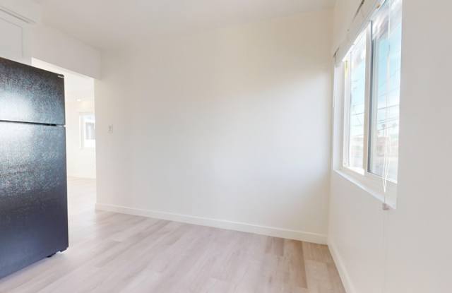1835 Pine Avenue - 8 Gallery 3