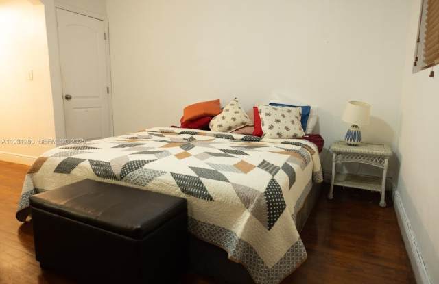 6260 SW 24th St photos photos