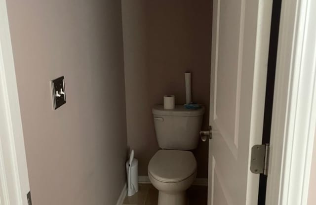 Spacious 5BR House in Statesville Gallery 1